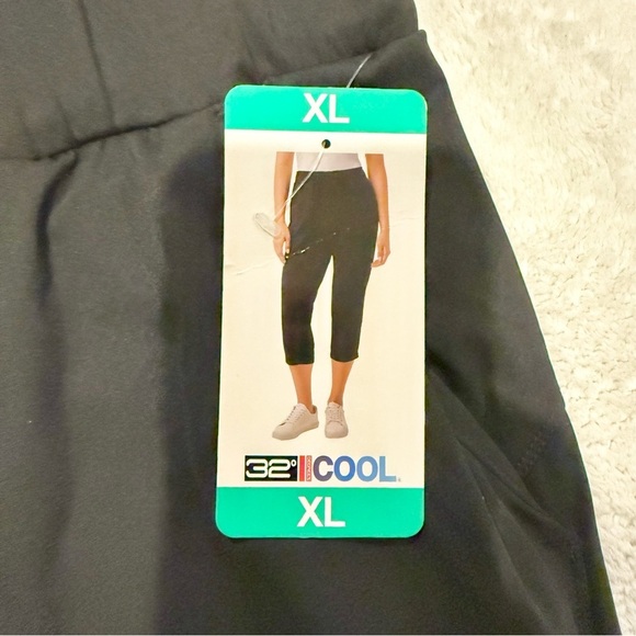 32 Degrees Black Lux Capri with Elastic Waistband - Picture 7 of 10